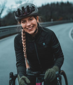 Alina Jäger unterwegs mit der FUJIFILM X-E4 - Foto Erhardt Blog