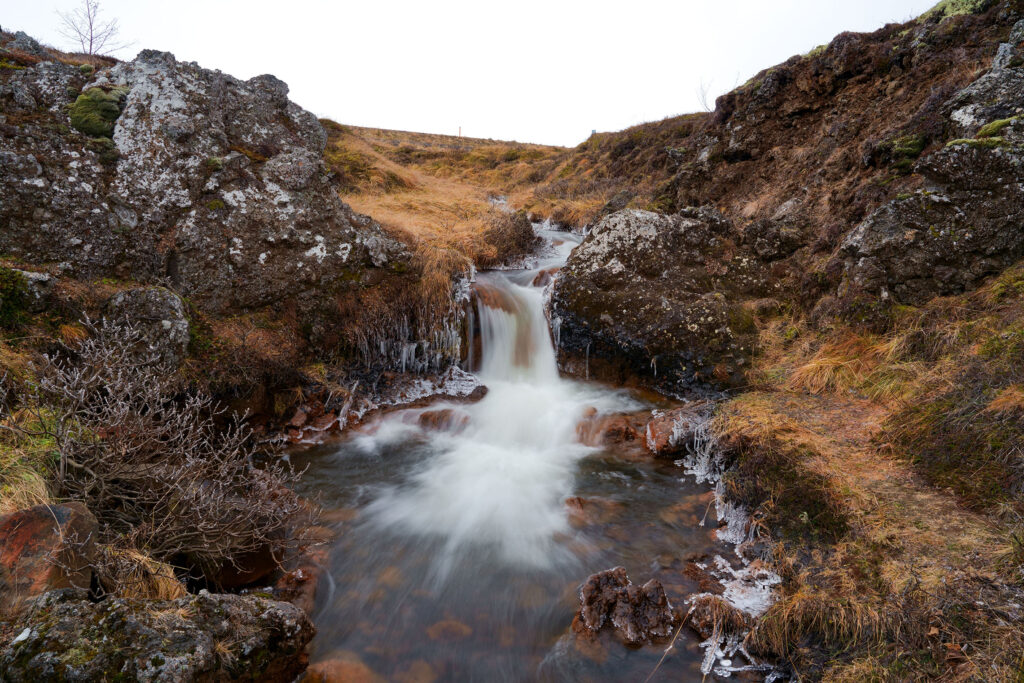 Fluss in einer Berglandschaft