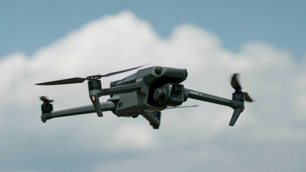 DJI Mavic 3 im Flug