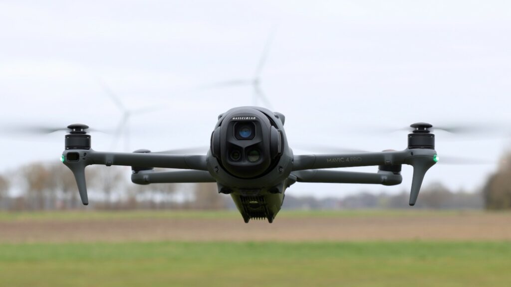 DJI Mavic 4 Pro im Flug