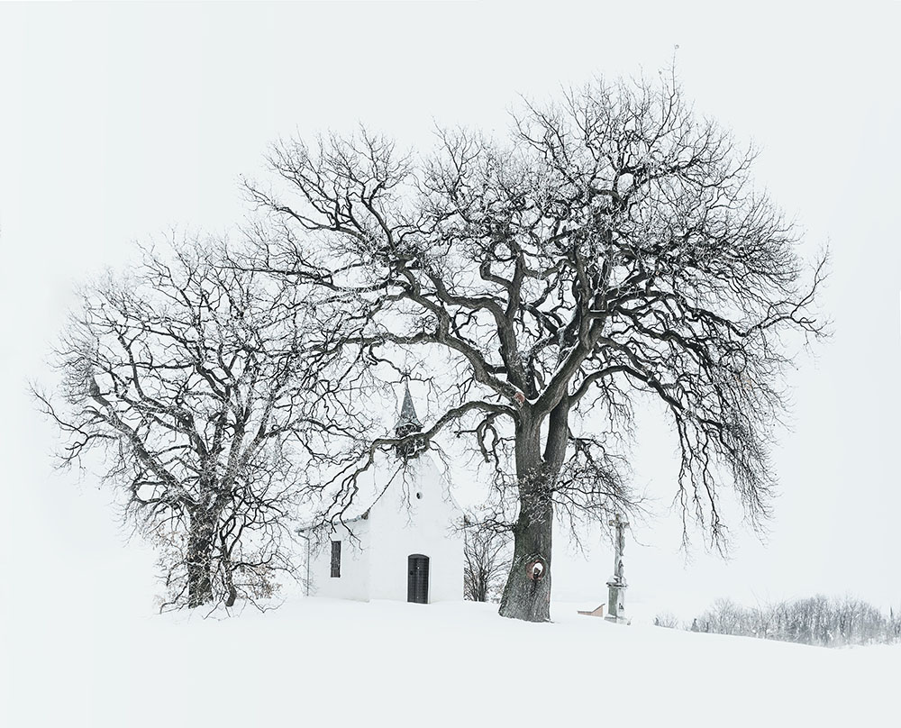 Kleine Kirche im Schnee