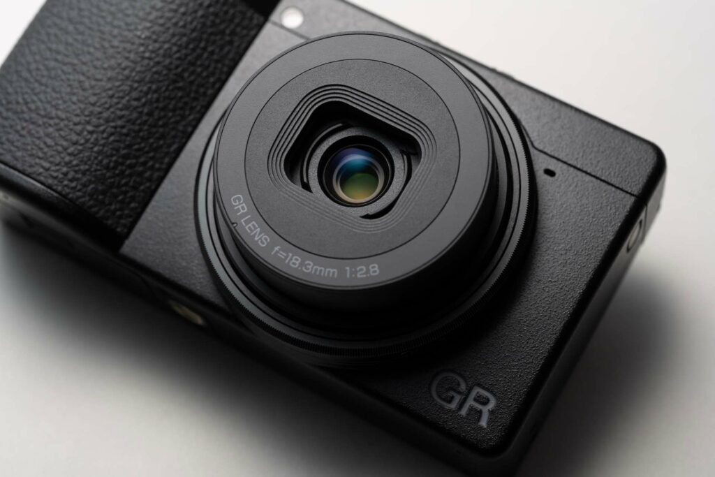 Closeup des Objektivs der Ricoh GR IV