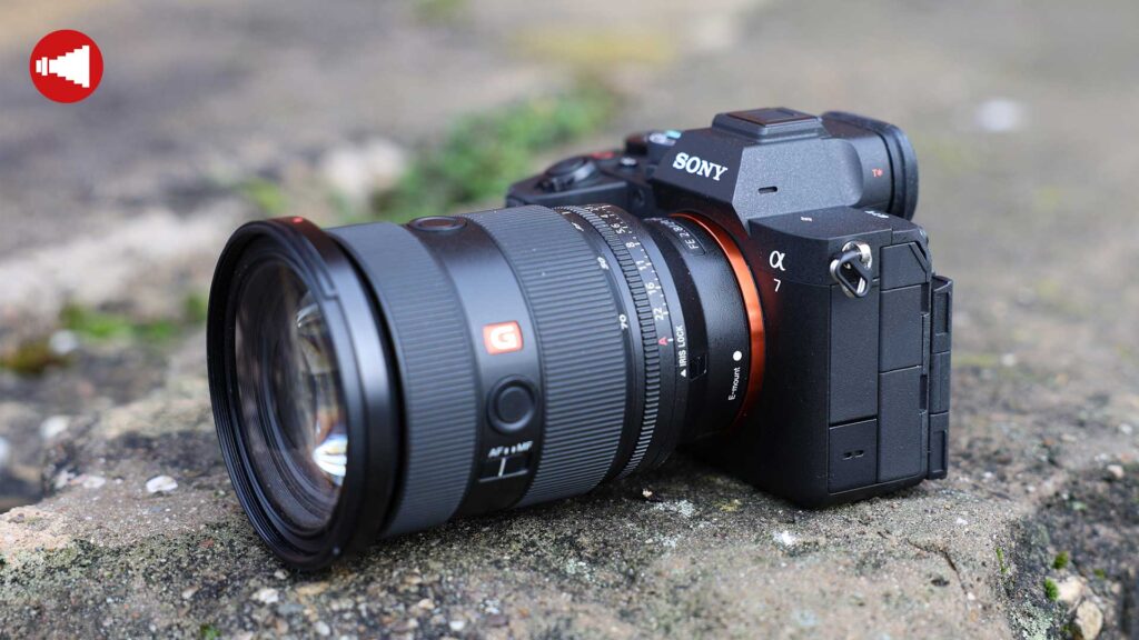 Sony Alpha 7 V mit Objektiv