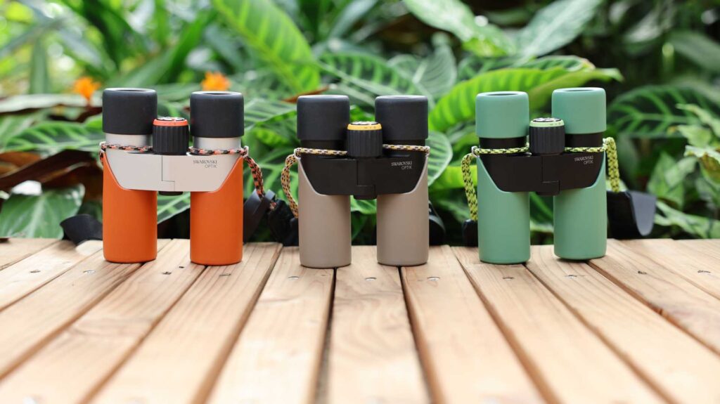 Drei Farbvarianten der Swarovski CL Companion Ferngläser. 