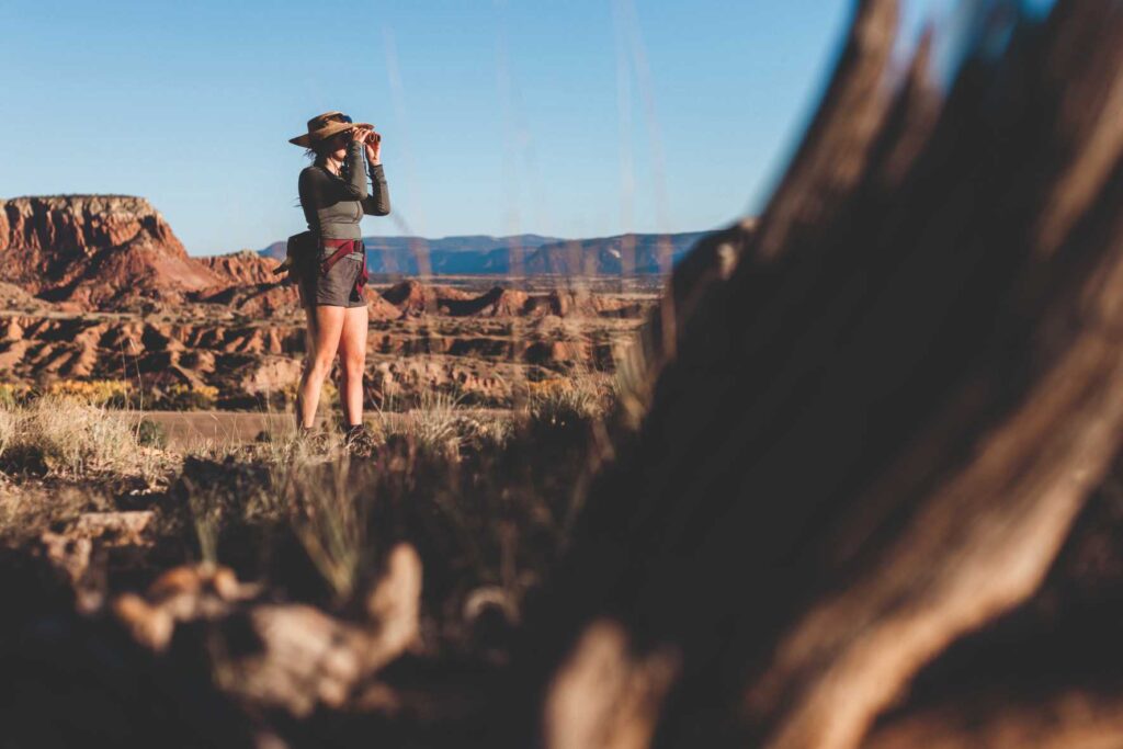 Swarovski CL Companion im Einsatz beim Erkunden eines Canyons.