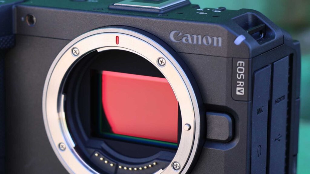 Großaufnahme des Sensors der Canon EOS R6 V.