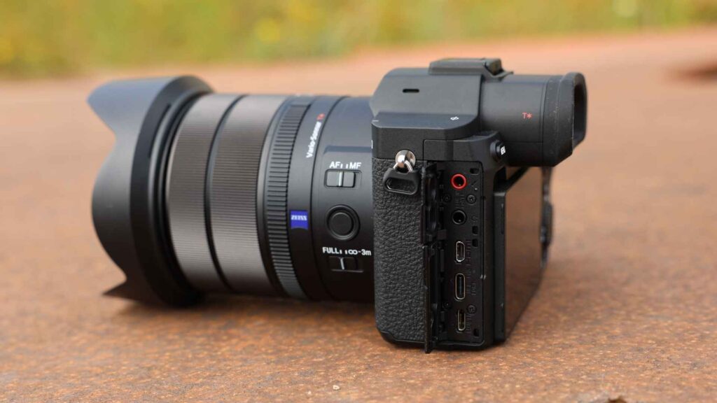 Sony RX10 V Seitenansicht.